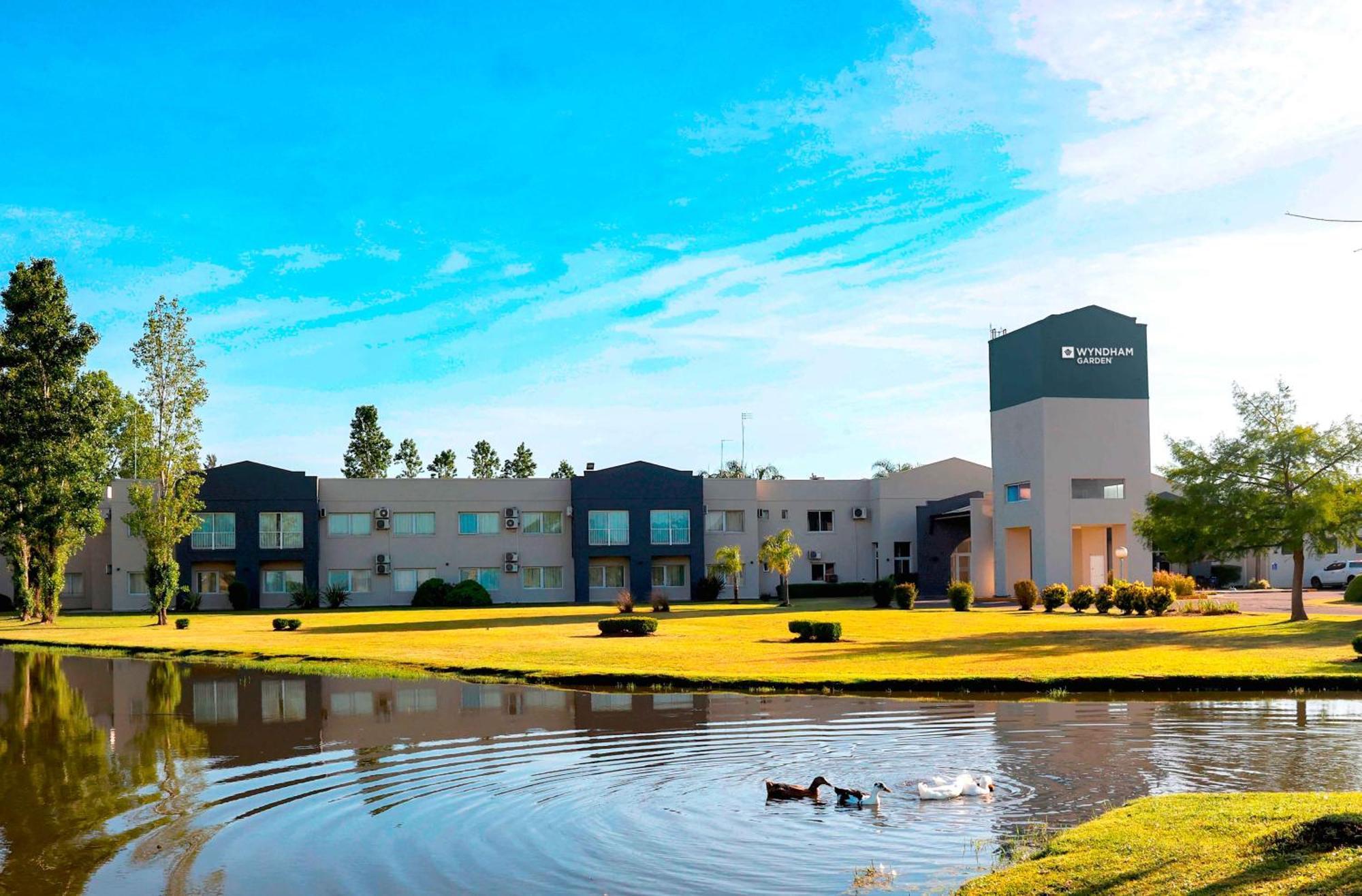 فندق Wyndham Garden كامبانا المظهر الخارجي الصورة